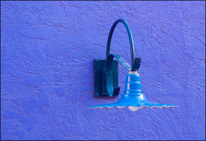 1009 - blue lamp blue wall - POTTER TONY - united kingdom.jpg